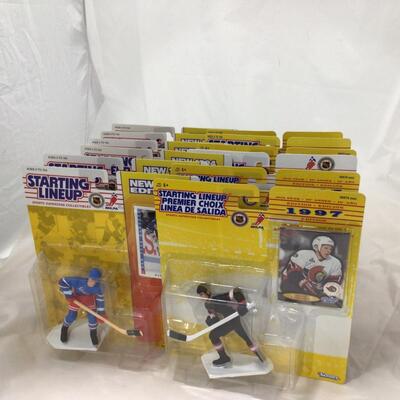 170) STARTING LINEUP | Mixed Group of Hockey Figures