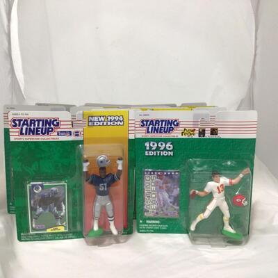173) STARTING LINEUP | Mixed Group of Football Figures