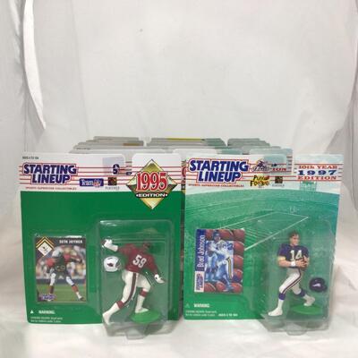 174)  STARTING LINEUP | Mixed Group of Football Figures