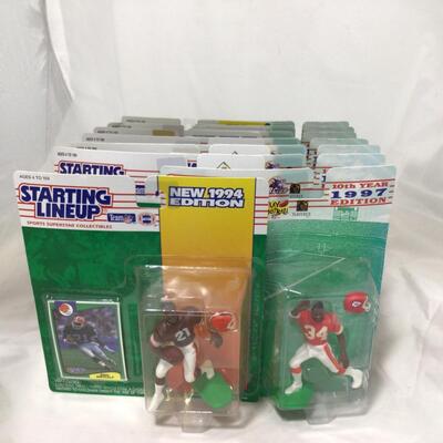 174)  STARTING LINEUP | Mixed Group of Football Figures