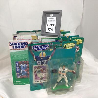 176)  STARTING LINEUP | Mixed Group of Football Figures