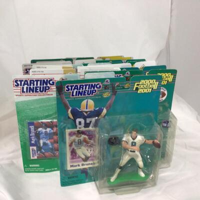 176)  STARTING LINEUP | Mixed Group of Football Figures