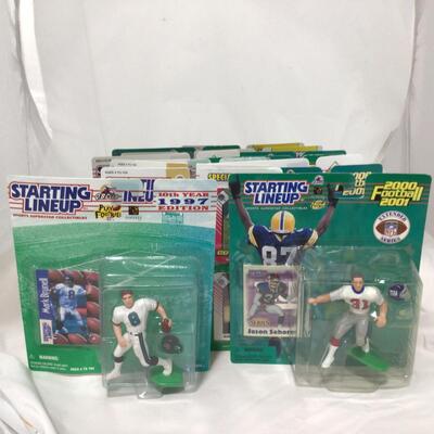 176)  STARTING LINEUP | Mixed Group of Football Figures