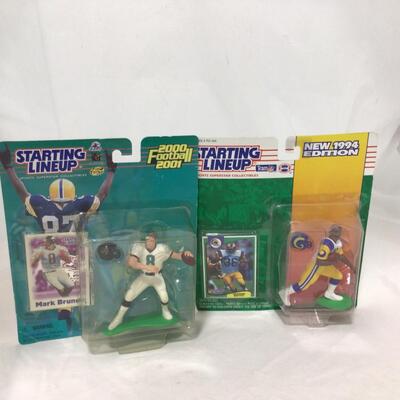 176)  STARTING LINEUP | Mixed Group of Football Figures