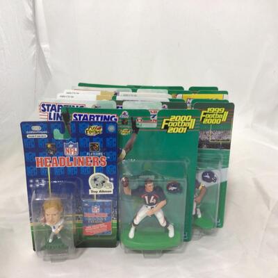 177)  STARTING LINEUP | Mixed Group of Football Figures