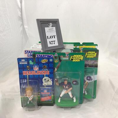 177)  STARTING LINEUP | Mixed Group of Football Figures