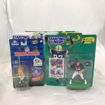 177)  STARTING LINEUP | Mixed Group of Football Figures