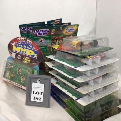 182) PACKERS | Mixed Group of Figures and Collectibles