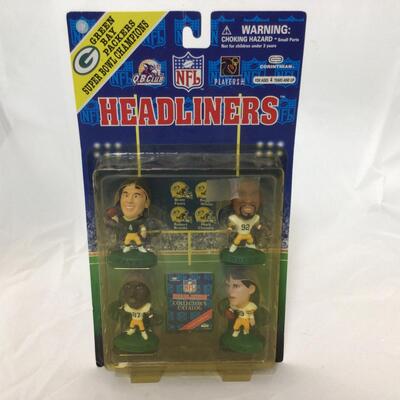 182) PACKERS | Mixed Group of Figures and Collectibles