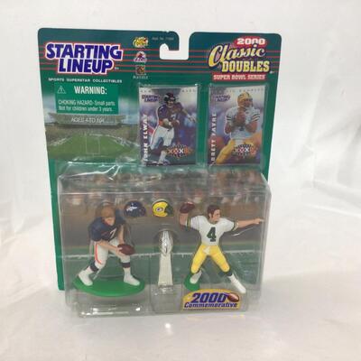 182) PACKERS | Mixed Group of Figures and Collectibles
