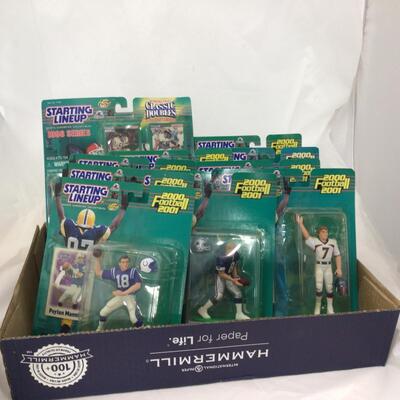 189) STARTING LINEUP | Mixed Group of Football Figures
