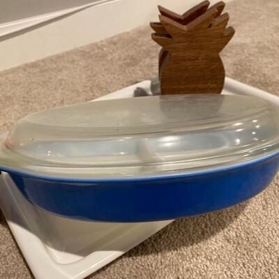 1960s Pyrex divided dish