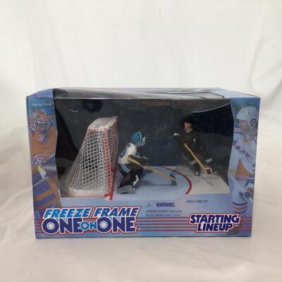 196) STARTING LINEUP | Hockey Freeze Frame One On One Figure