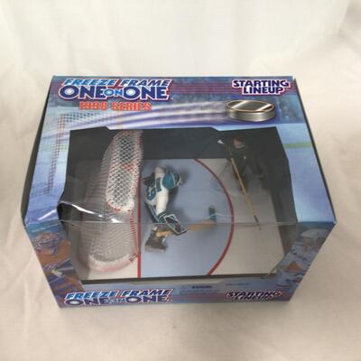 196) STARTING LINEUP | Hockey Freeze Frame One On One Figure
