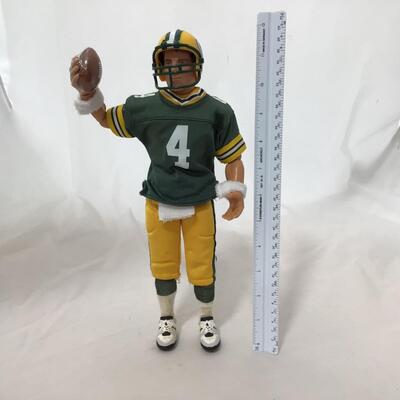 198) PACKERS | Brett Favre Books, Action Figure, and Collector Pieces