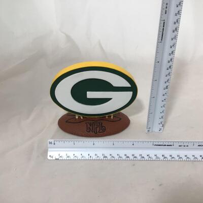 198) PACKERS | Brett Favre Books, Action Figure, and Collector Pieces