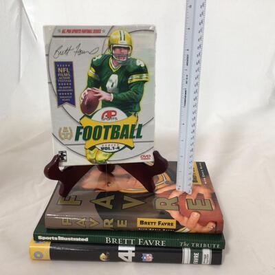 198) PACKERS | Brett Favre Books, Action Figure, and Collector Pieces