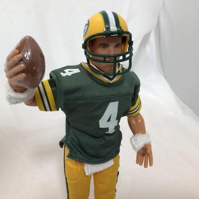 198) PACKERS | Brett Favre Books, Action Figure, and Collector Pieces