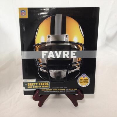 198) PACKERS | Brett Favre Books, Action Figure, and Collector Pieces