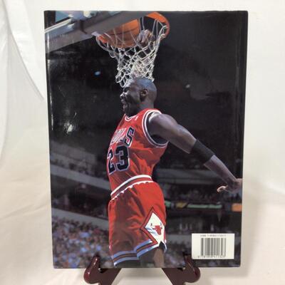 213) SPORTS | The Best of the NBA Book