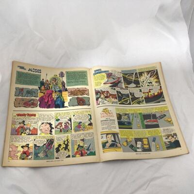 244) FOOTBALL | 1980 New England Patriots Yearbook and Boys Life Magazine