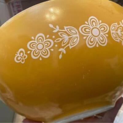 Vintage Yellow Daisy Pyrex 444