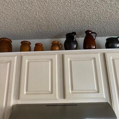 Clay pitcher Lot