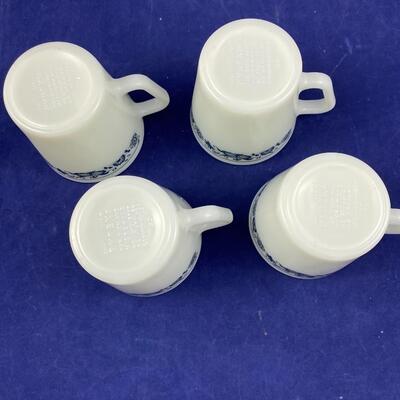 Lot of 4 pyrex 1410 300ml (10 oz) old town blue onion mug