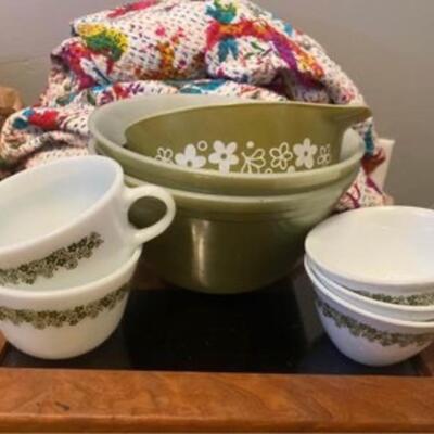Bundle of Pyrex and anchor hocking