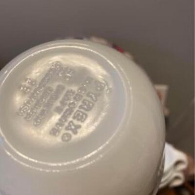 Bundle of Pyrex and anchor hocking