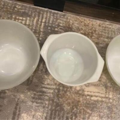 Pyrex scales/arches bowl.