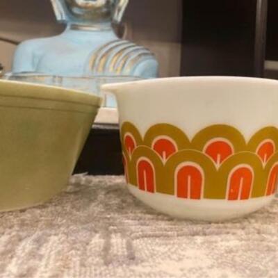 Pyrex scales/arches bowl.