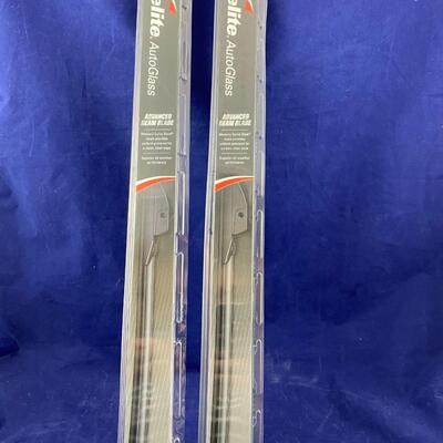 Pair of windshield wipers new in package 22" Advanced Beam Blades