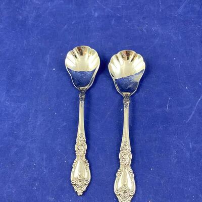 Oneida pair of sugar or condiment spoons pattern?
