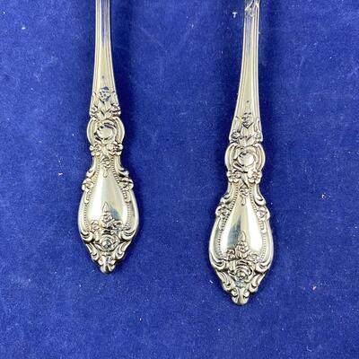 Oneida pair of sugar or condiment spoons pattern?