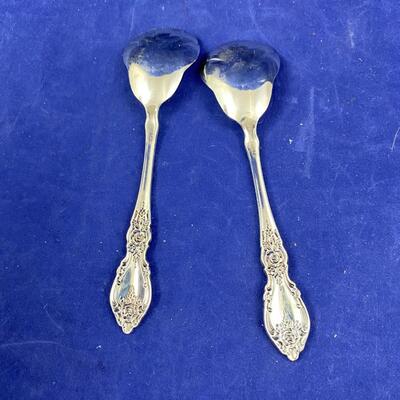 Oneida pair of sugar or condiment spoons pattern?