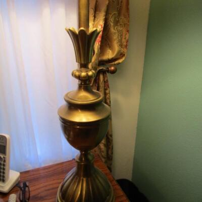 Metal Urn Shaped Table Top Lamp with Shade