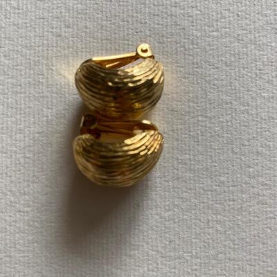 Textured gold clip earrings
