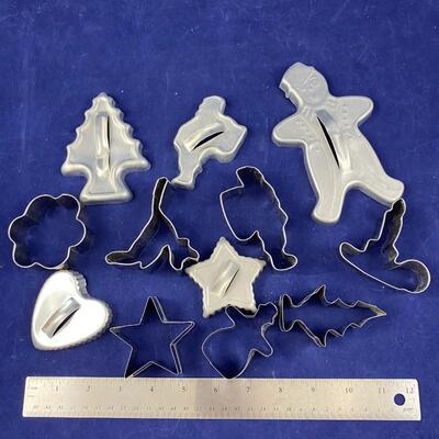 Lot of 12 vintage cookie cutters