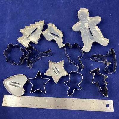 Lot of 12 vintage cookie cutters