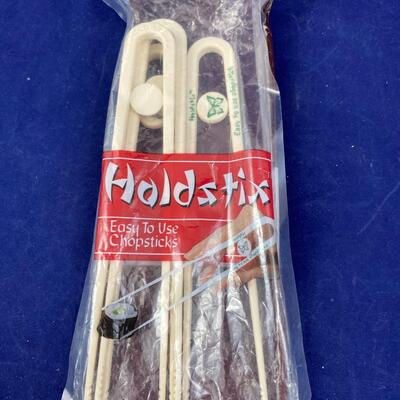 Lot of 4 easy to use chopsticks "Holdstix" New package of