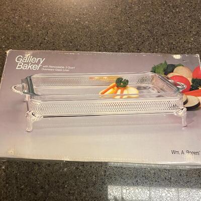 Silver plate 3 qt Gallery Baker with removable insert in box