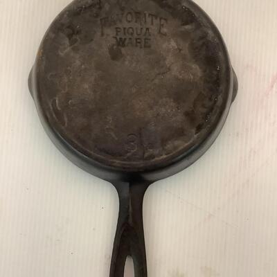 815 Griswold Cast Iron Muffin Pan & Burner Plates
