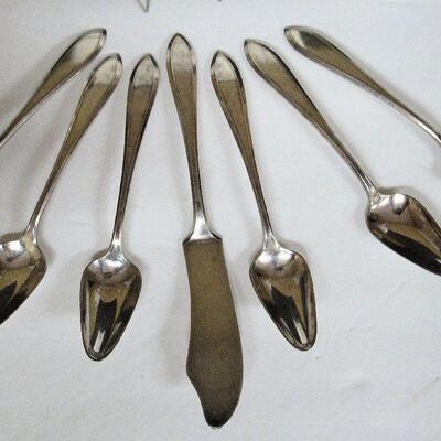 Lufberry Pattern William Rogers Silver Plate, 6 Unusual Spoons and Serving Knife