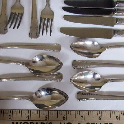 22 Piece Silver Plate Del Mar Pattern Flatware, 1881 Rogers/Oneida Ltd