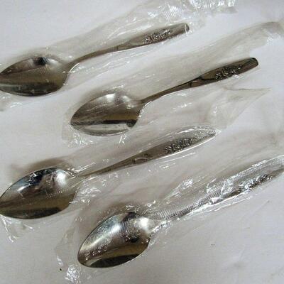 Oneida Teaspoons, Twin Rose Pattern, Unused