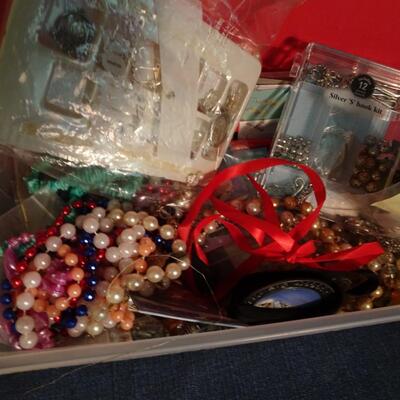 LOT 230. COSTUME JEWELRY AND VINTAGE JEWELRY BOX