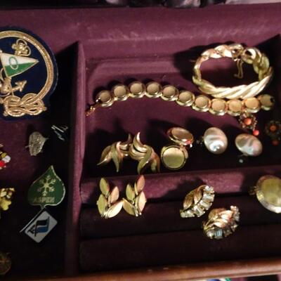 LOT 230. COSTUME JEWELRY AND VINTAGE JEWELRY BOX