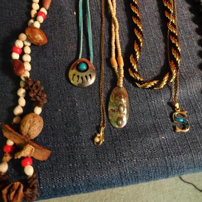 LOT 230. COSTUME JEWELRY AND VINTAGE JEWELRY BOX