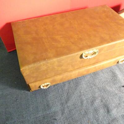 LOT 230. COSTUME JEWELRY AND VINTAGE JEWELRY BOX